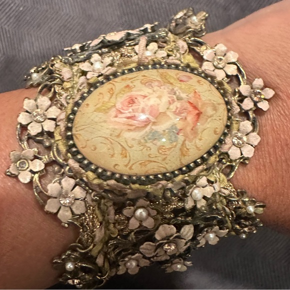 Michal Negrin Jewelry - Michal Negrin bracelet! Stunning IRL! Vintage look Swarovski crystals